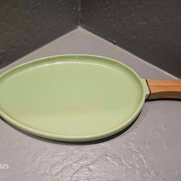 Green Ceramic and Wood Handle Appetizer Dish Appetizer Tray 16" x 8" - Picture 1 of 6